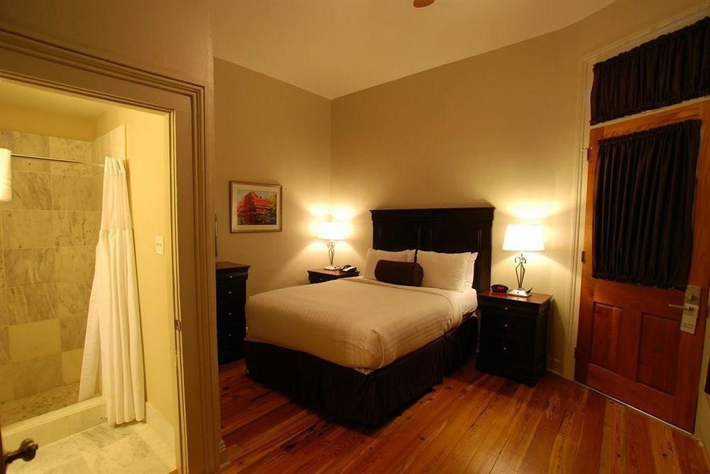 Inn On St. Peter, A French Quarter Guest Houses Property New Orleans Bagian luar foto